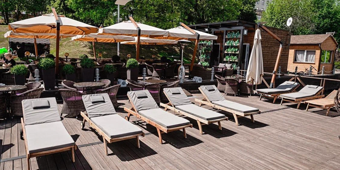 country-park-services-pool-chill2